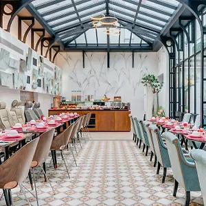 Joyce - Astotel Hotel Parijs